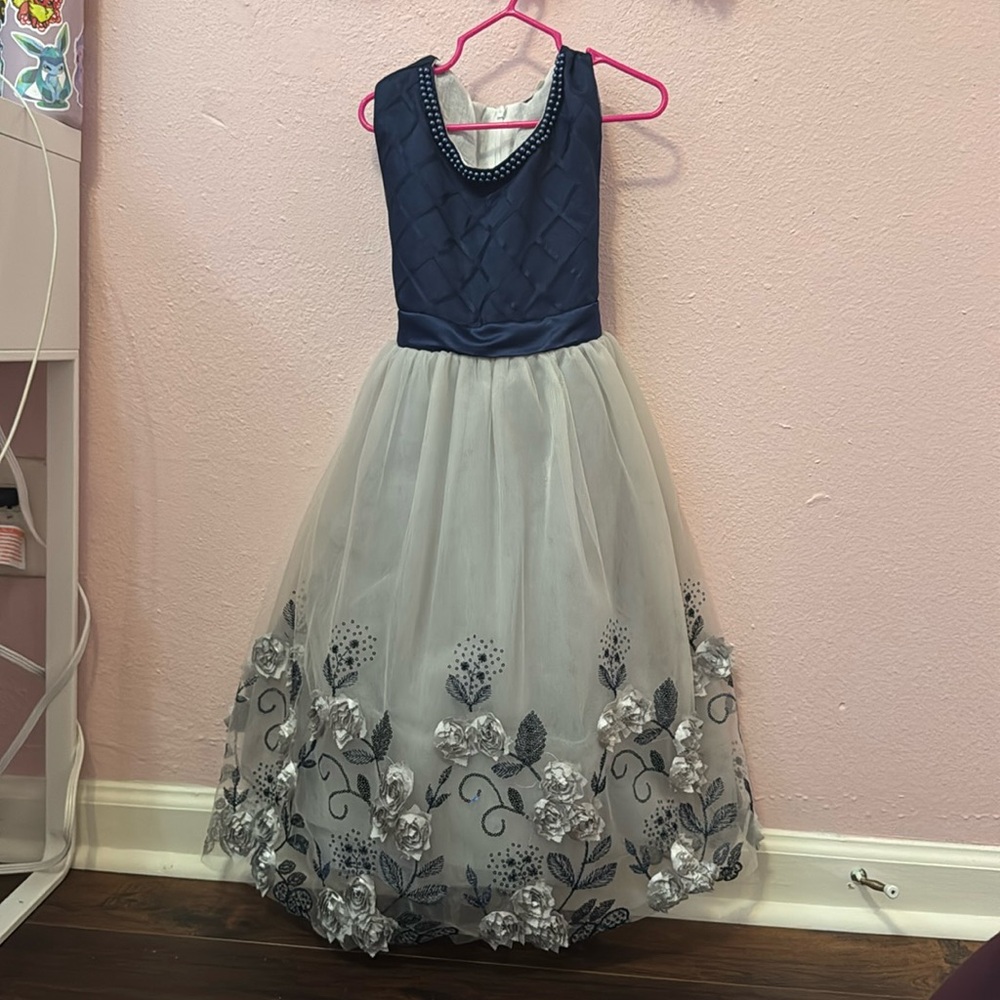 Blue party dress girl size 6-7 in excellent condition